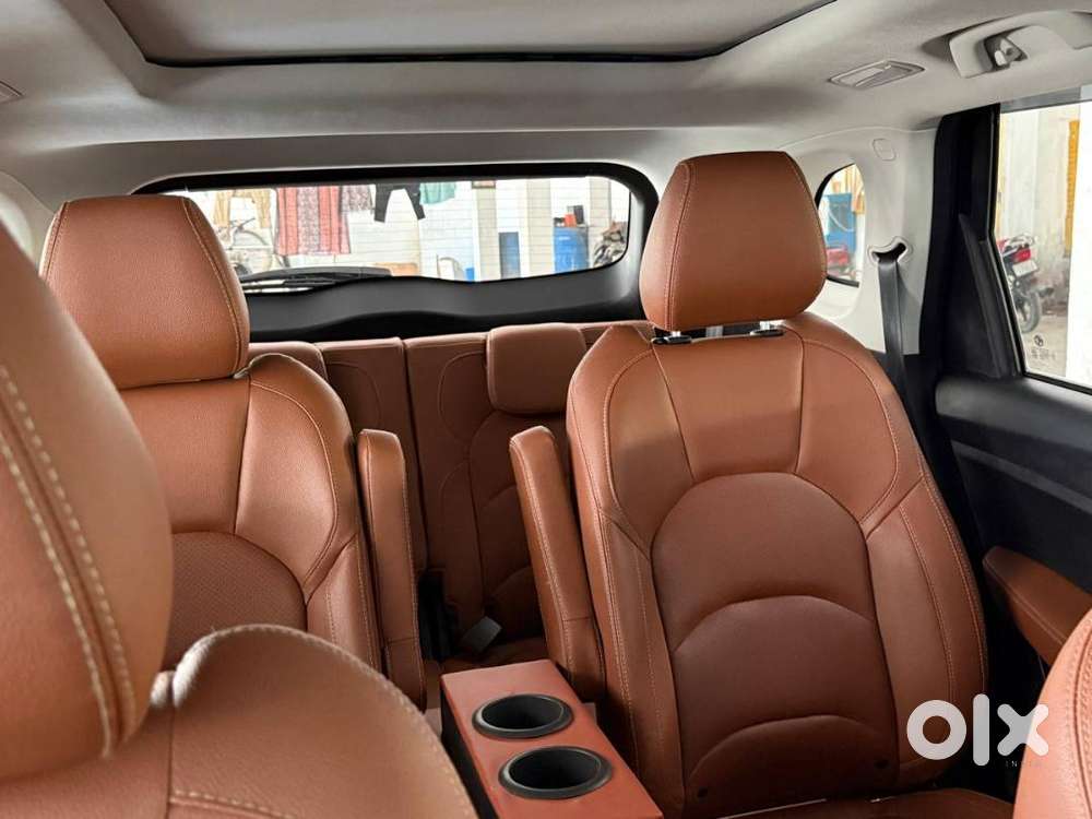 Mg Hector Plus (2022) Top-end