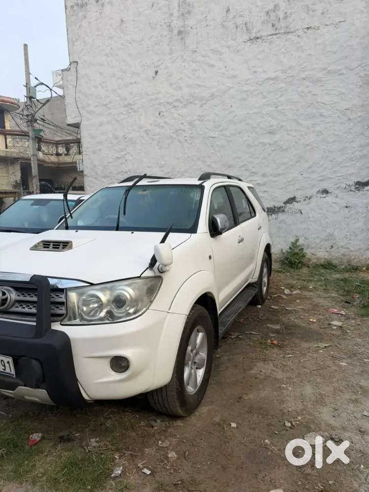 Toyota Fortuner 2011 4*4 Mt