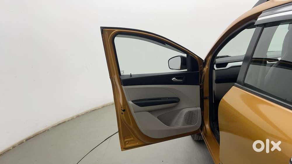 Renault Triber Rxz, 2021, Petrol