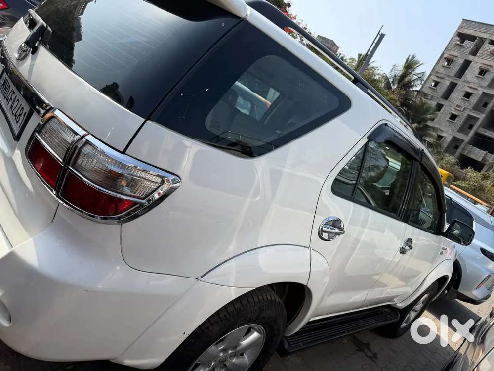 Toyota Fortuner Legender 2011