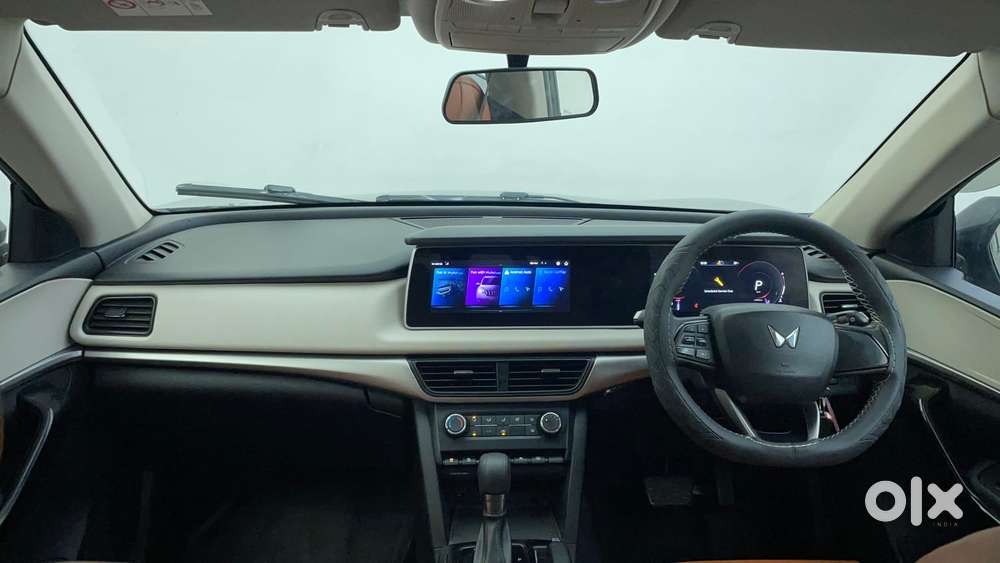 Mahindra Xuv700 2.0 Ax 5 Petrol At Str, 2022, Petrol