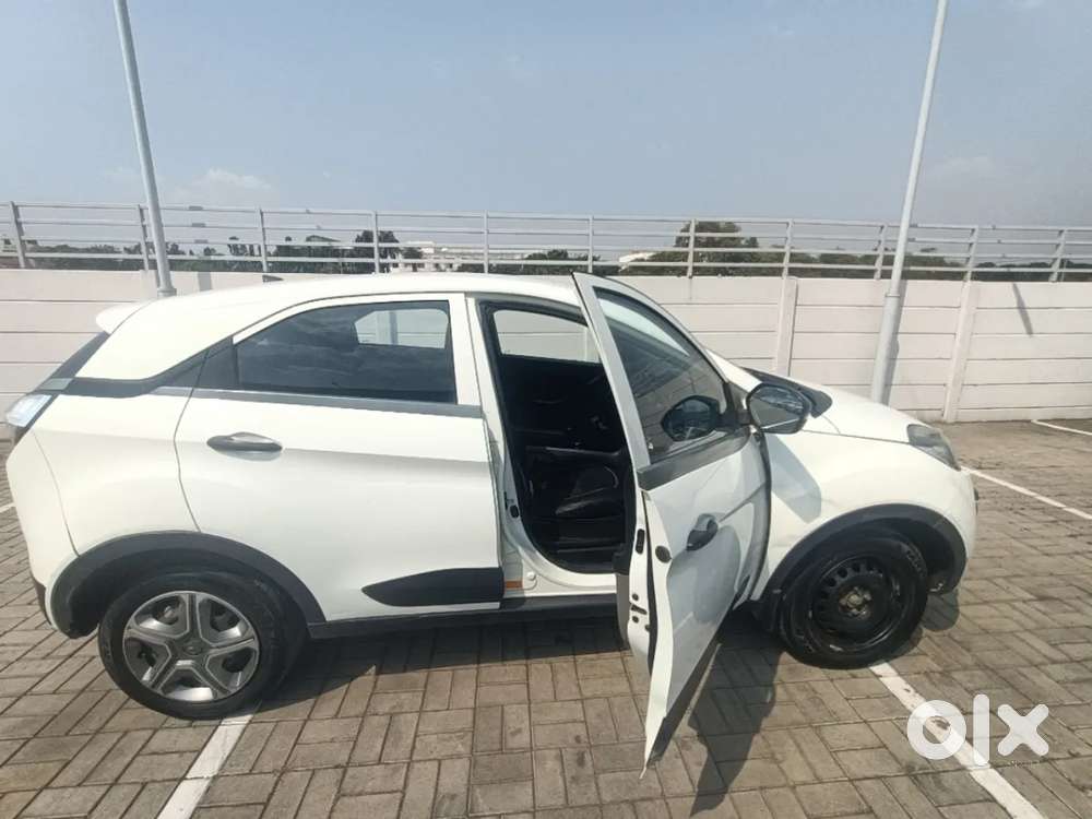 Tata Nexon 1.2 Revotron Xz, 2018, Petrol