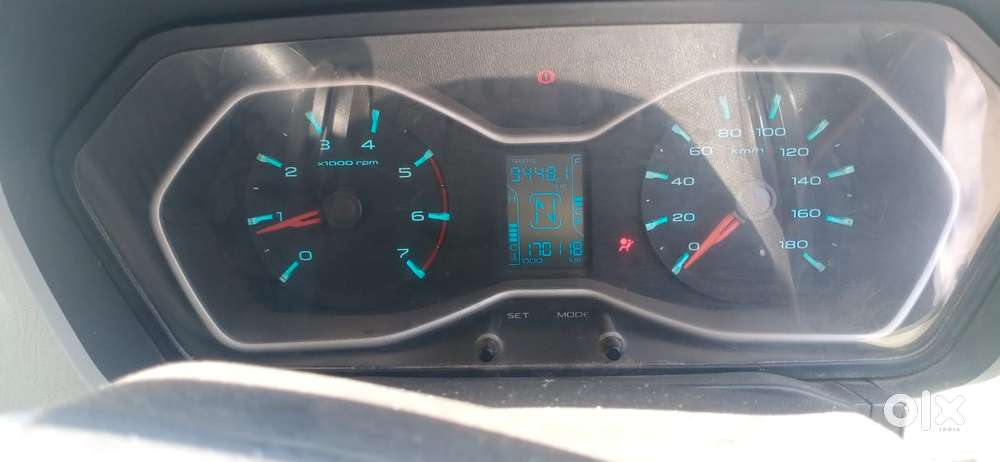 Mahindra Scorpio S10, 2015