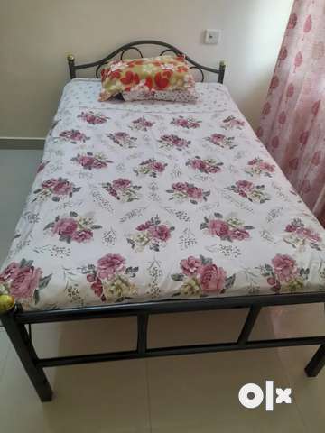 Single cot clearance olx