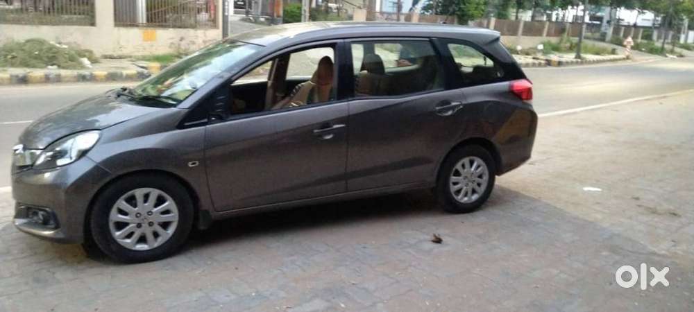 Honda Mobilio V Diesel 2014  Family Car अच्छी Condition -urgent Sale