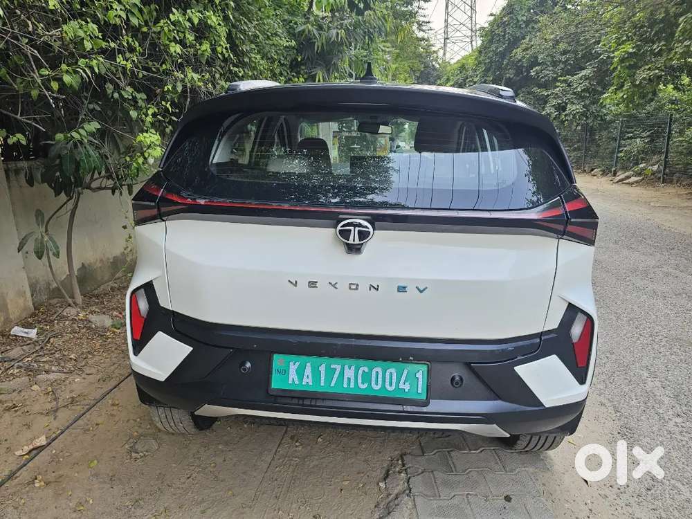 Tata Nexon  Ev Emp Top Lr 2024