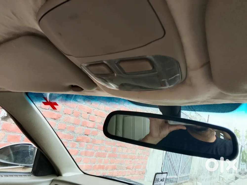 लक्जरी कार लोग  रुक रुक के मुड़ मुड़ 
के न देखे तो पैसे वापिस