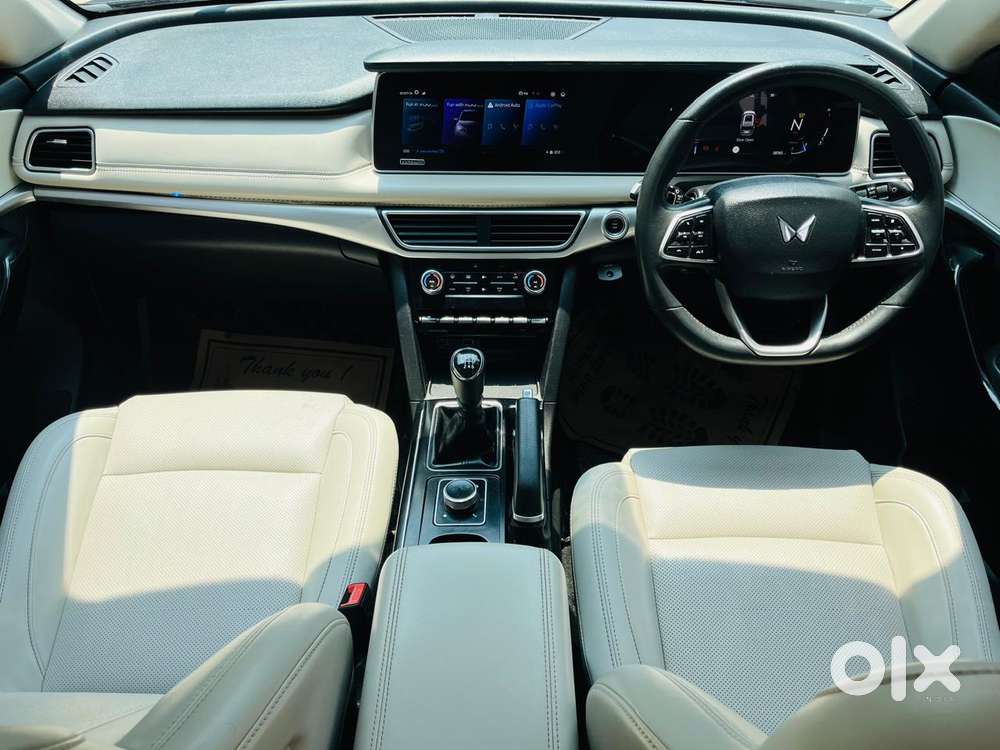 Mahindra Xuv700 2.0 Ax 7 Petrol Mt Str, 2024, Petrol