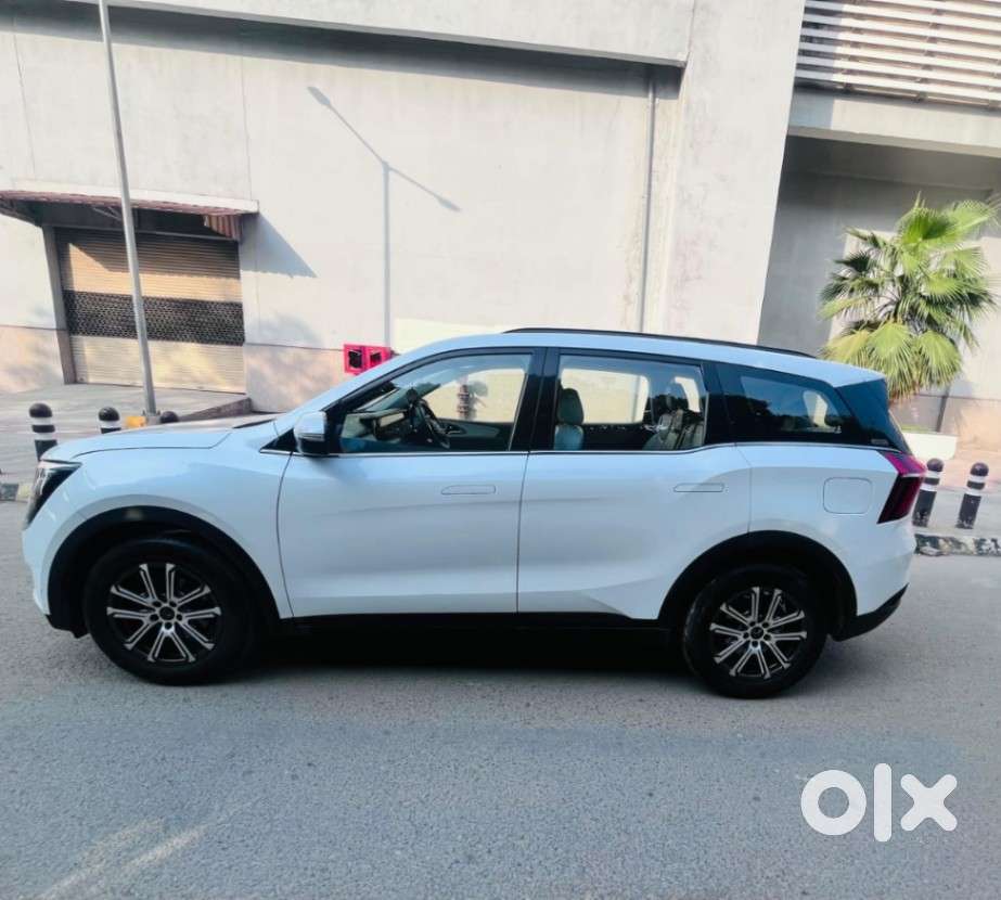 Mahindra Xuv700 2.0 Ax 7 Petrol At Str, 2023, Petrol