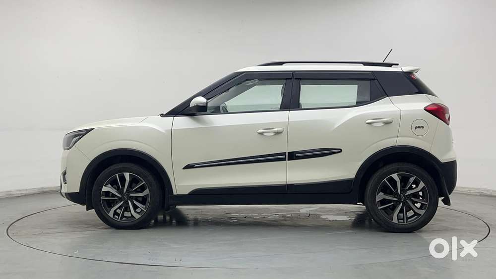 Mahindra Xuv300 1.2 W8 (o) Amt Petrol, 2022, Petrol
