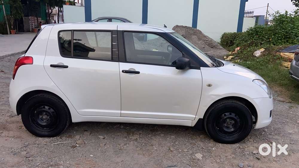 Maruti Suzuki Swift Vxi + Manual, 2011, Petrol