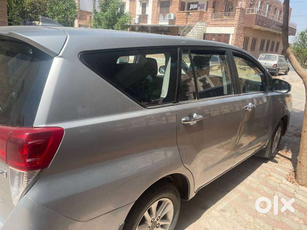 Silver Toyota Innova Crysta Zx Diesel Mt  1st Owner  Mint Condition