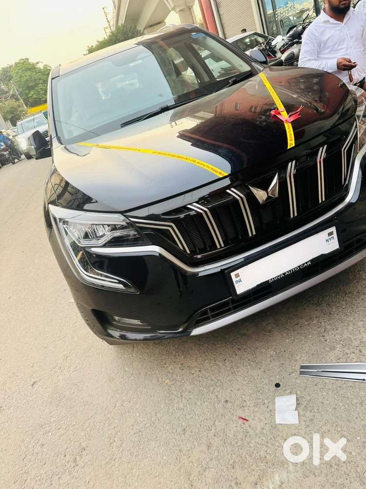 Mahindra Xuv700 2023 Petrol 10500 Km Driven