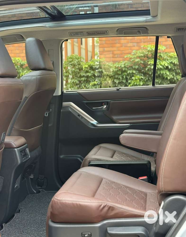 Toyota Innova Hycross 2.0 Zx Hybrid 7 Str, 2025, Petrol