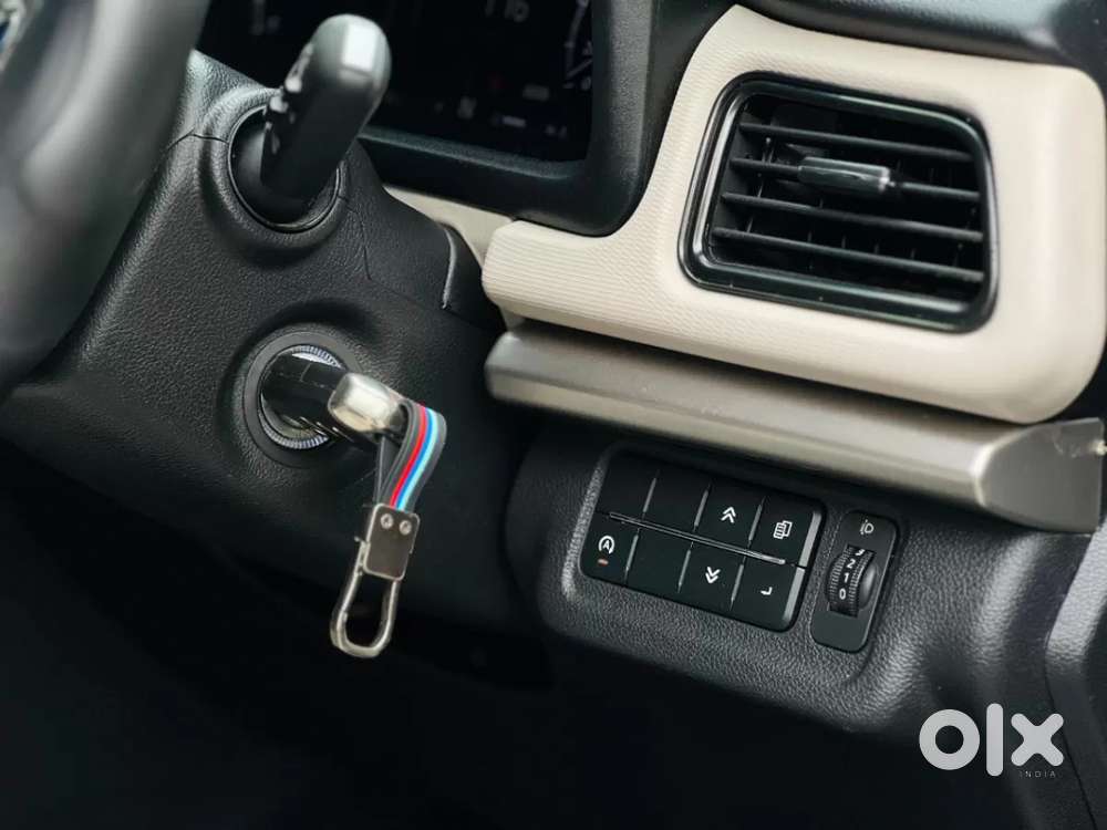 Mahindra Xuv700, 2025, Petrol