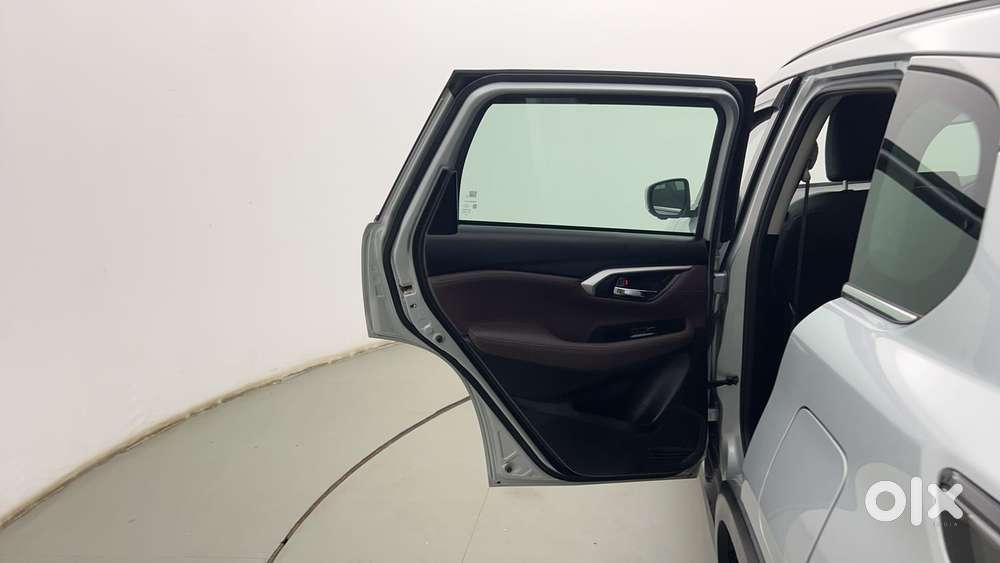 Maruti Suzuki Grand Vitara 1.5 Alpha Smart Hybrid At, 2023, Petrol