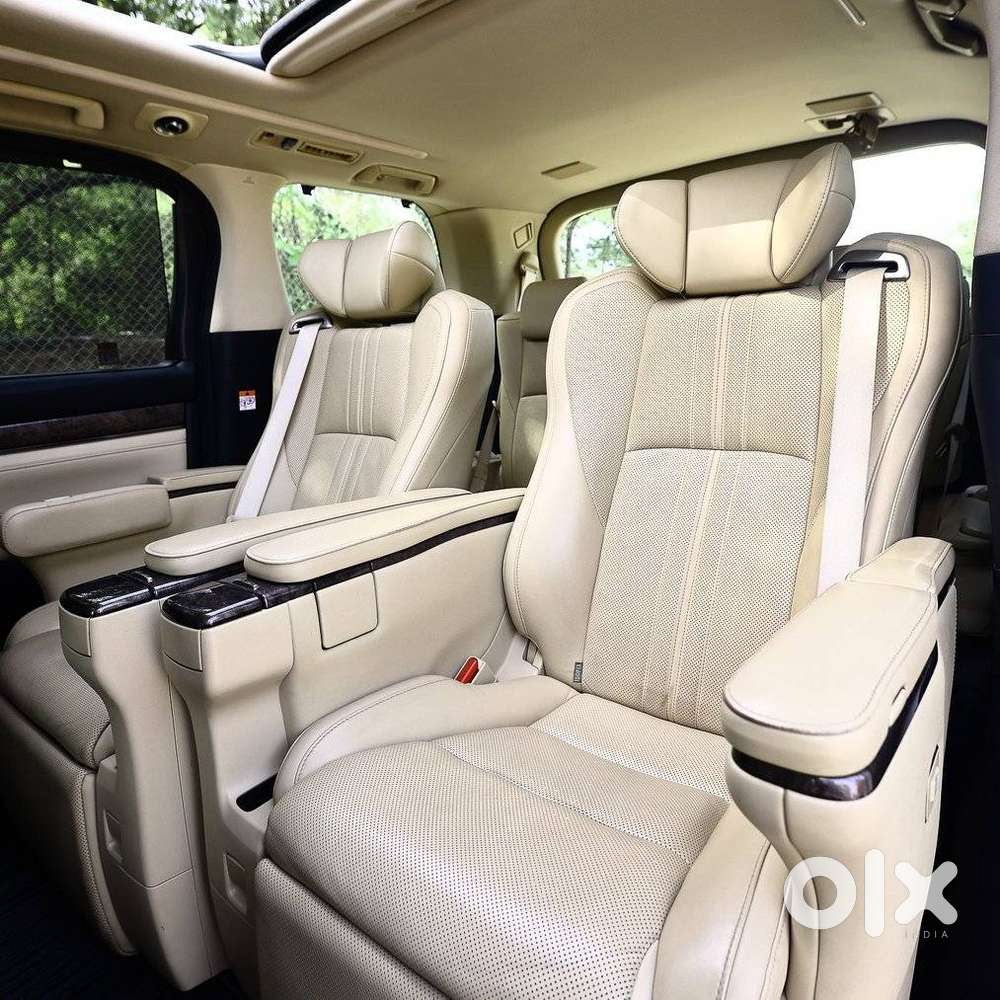 Toyota Vellfire 2.5 Executive Lounge, 2023, Petrol