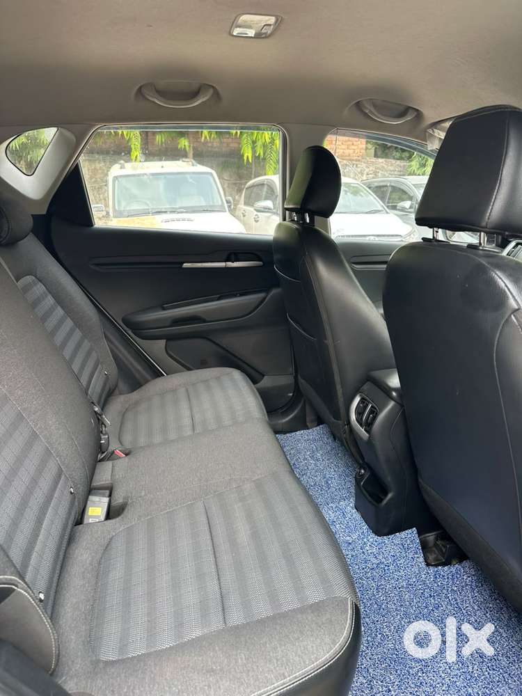 Kia Sonet Htk G, 2023, Petrol
