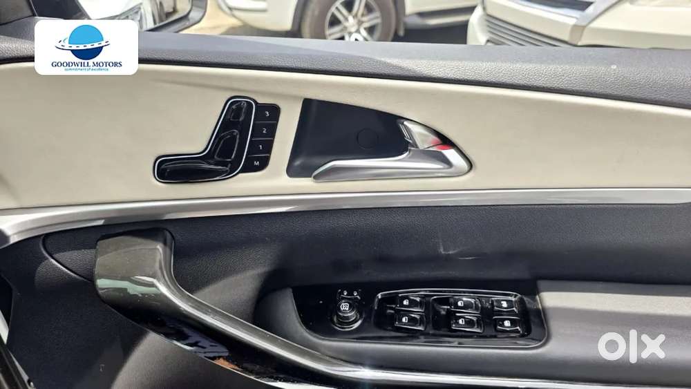 Mahindra Xuv700 2.2 Ax 7 Diesel At Str Awd, 2025, Diesel