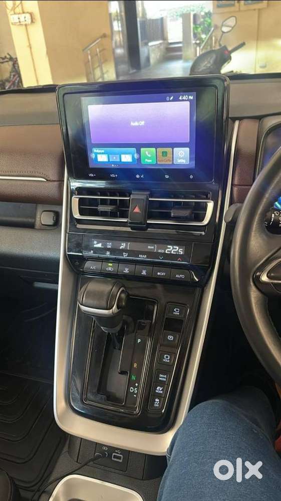 Toyota Innova Hycross 2.0 Vx (o) Hybrid 8 Str, 2025, Petrol