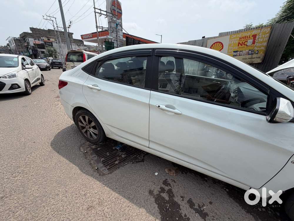 Hyundai Fluidic Verna 2013 Diesel Manual