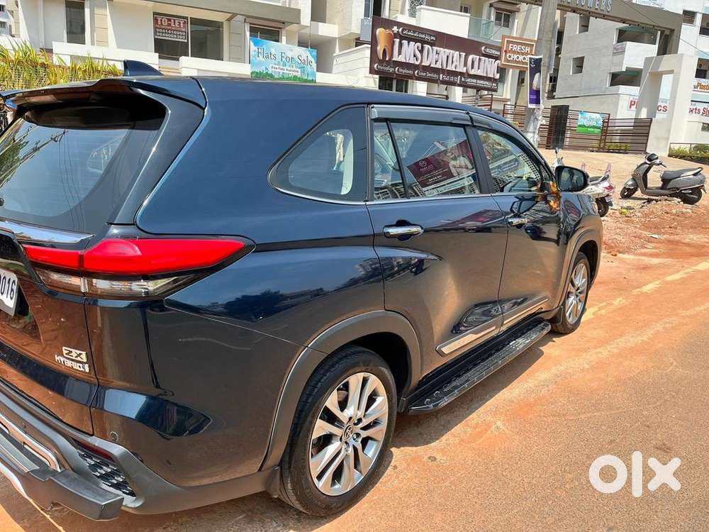 Toyota Innovahycross Zx02023 Hybridexcellent Condition Genuine Buyers