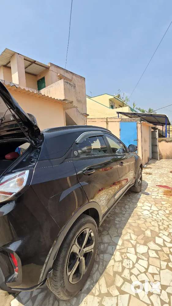 Tata Nexon Top End Amt Red Dark Edition