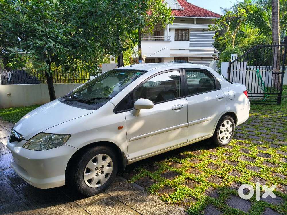Well Maintained Honda City 2005