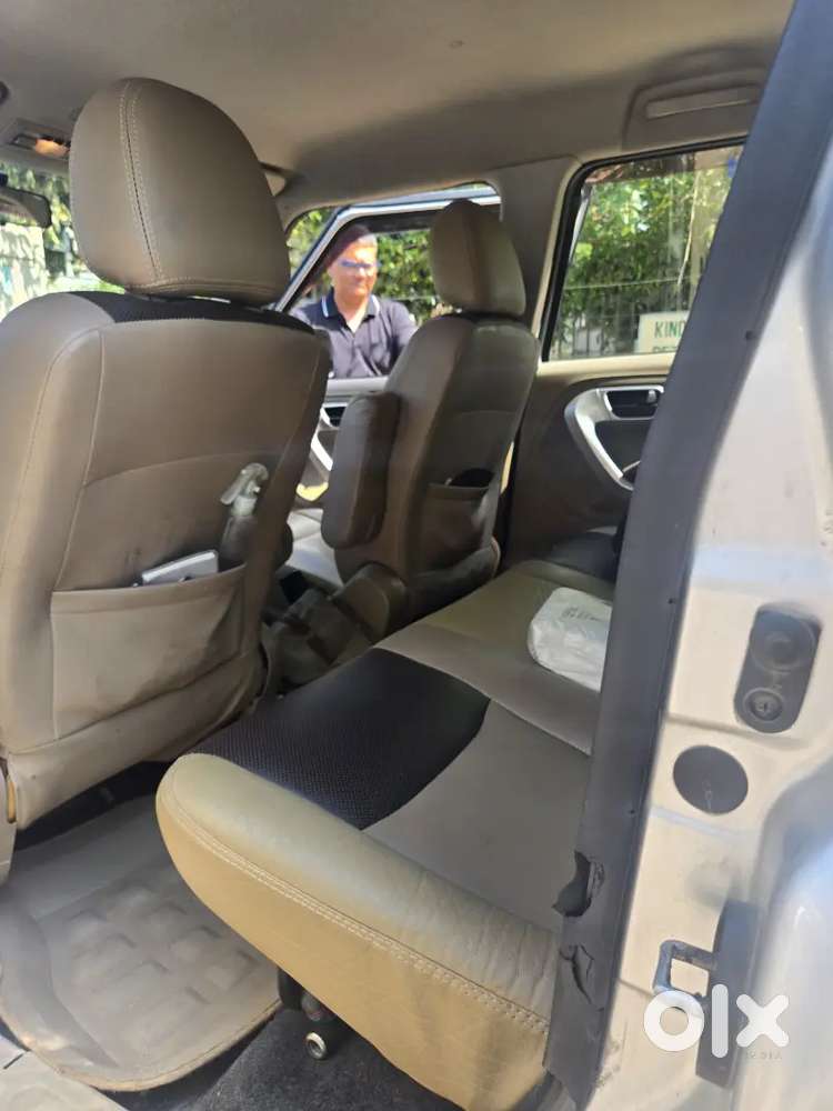 Mahindra Tuv 300 2016