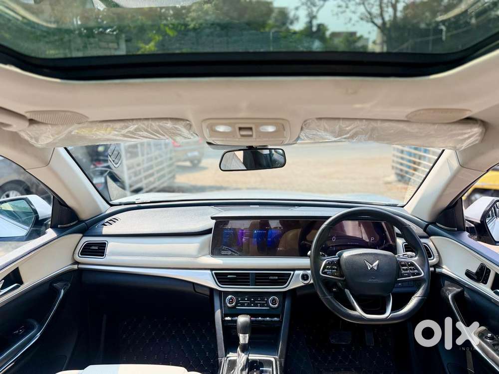 Mahindra Xuv700 2.2 Ax 7 Diesel At Str, 2022, Diesel