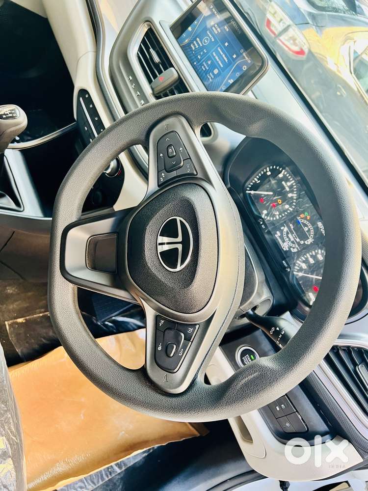 Tata Altroz 1.2 Xt, 2026, Petrol