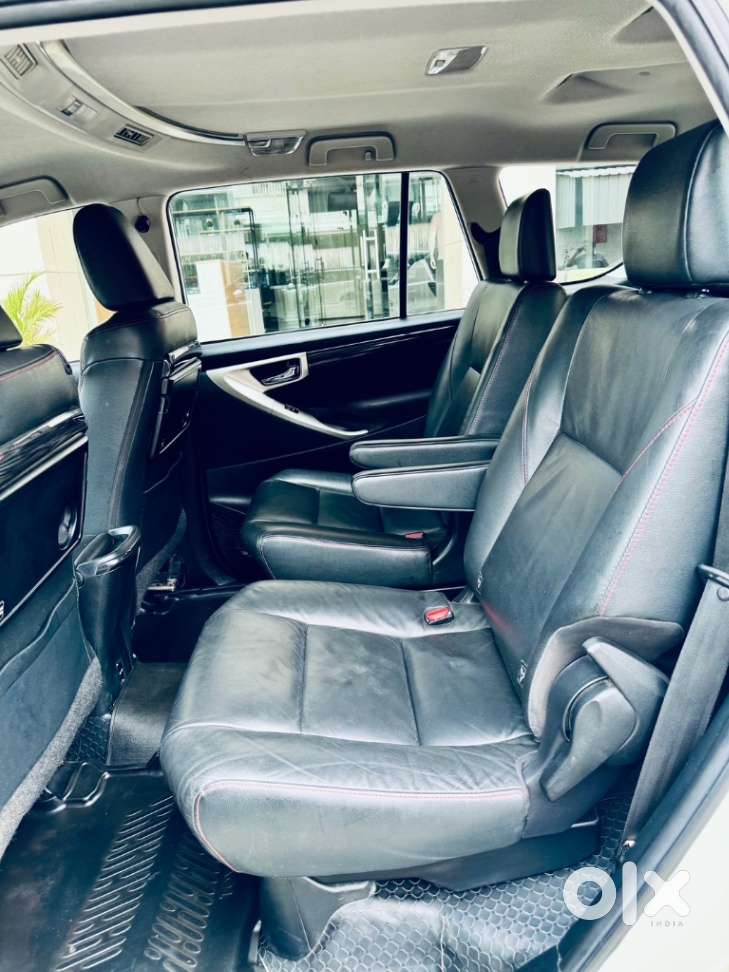 Toyota Innova Crysta 2.8 Zx At 7 Seater, 2017, Diesel