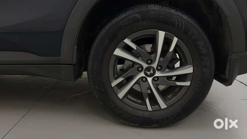 Mahindra Xuv700 2.2 Ax 5 Diesel At Str, 2024, Diesel