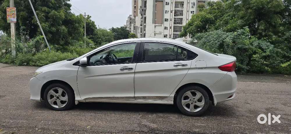 Honda City V At 2014 Well Maintain Car With Sunroof Top Model