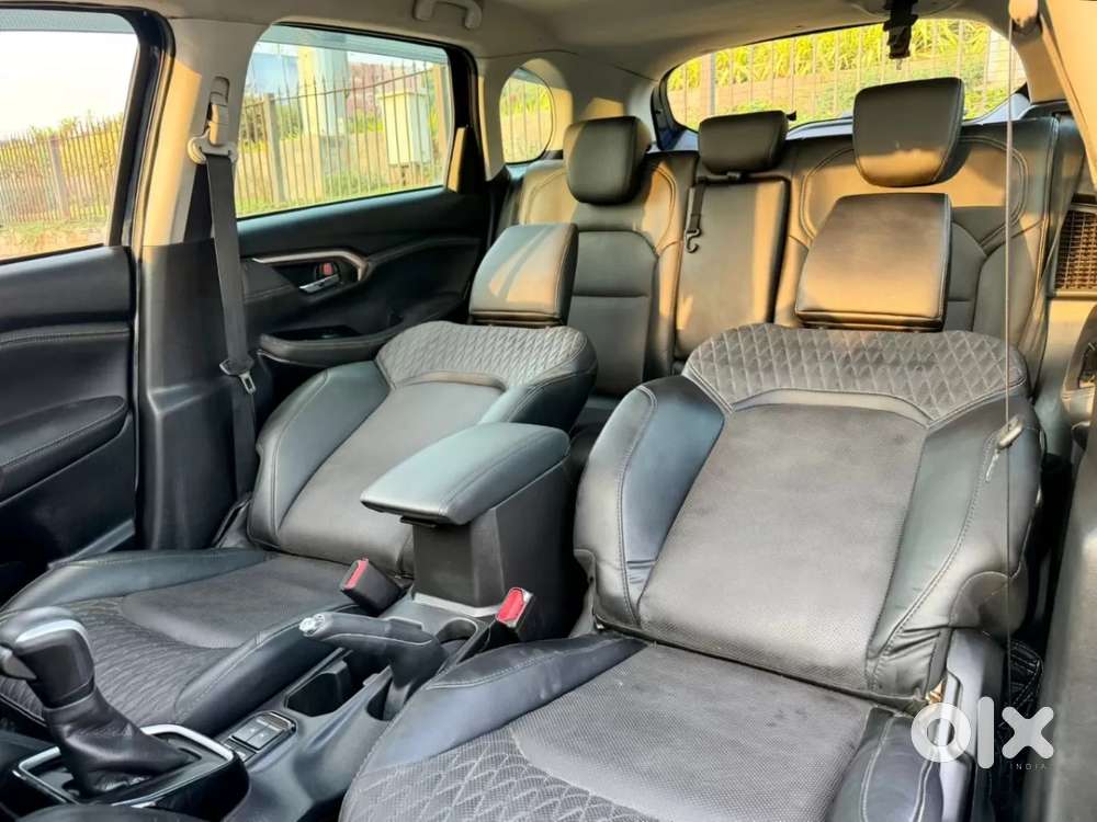 Maruti Suzuki Grand Vitara 1.5 Alpha Plus Intelligent Hybrid Ecvt, 2..