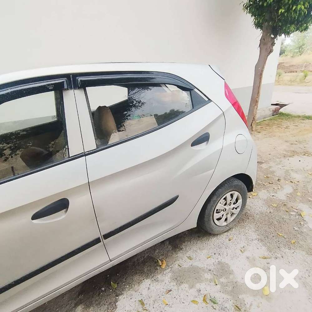 Hyundai Eon 2014 Petrol, अच्छी Condition में उपलब्ध। गाड़ी नियमित रूप