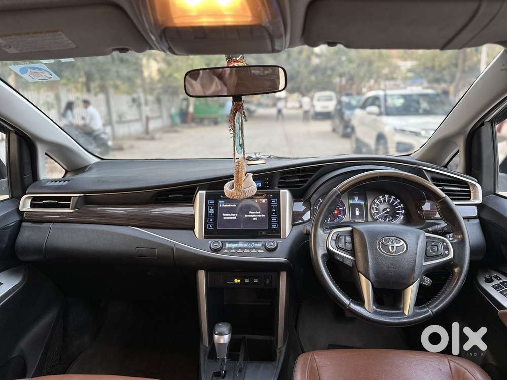 Toyota Innova Crysta 2.8 Zx At 7 Seater, 2016, Diesel
