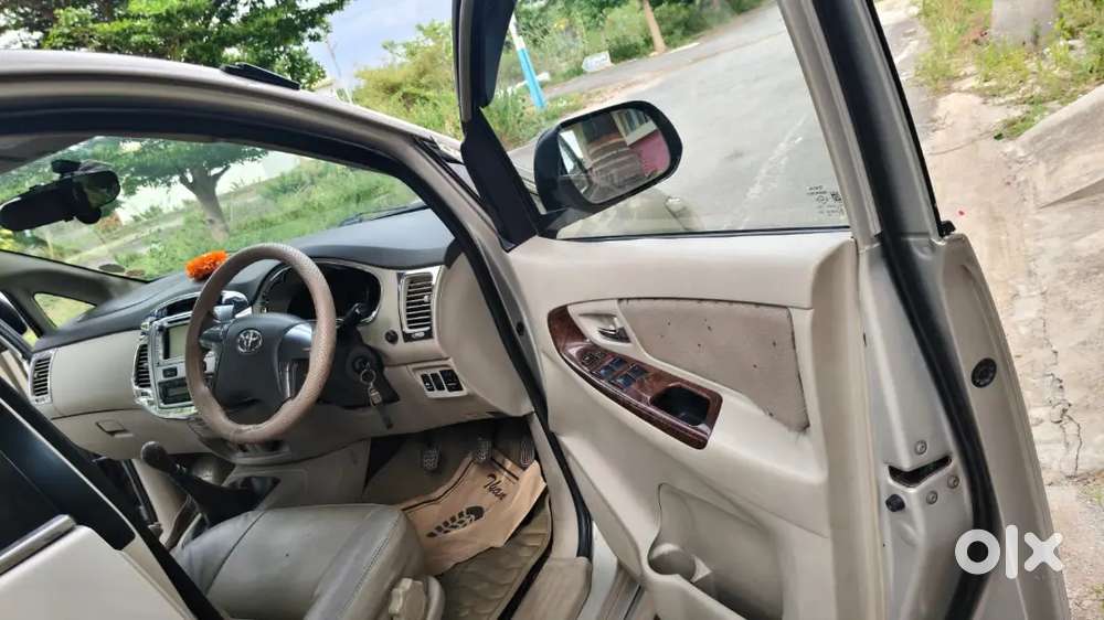 Toyota Innova 2.5 V 2014