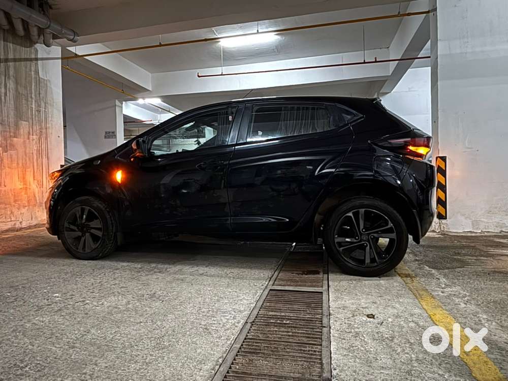 Tata Altroz Top Model Dark Varient New Condition