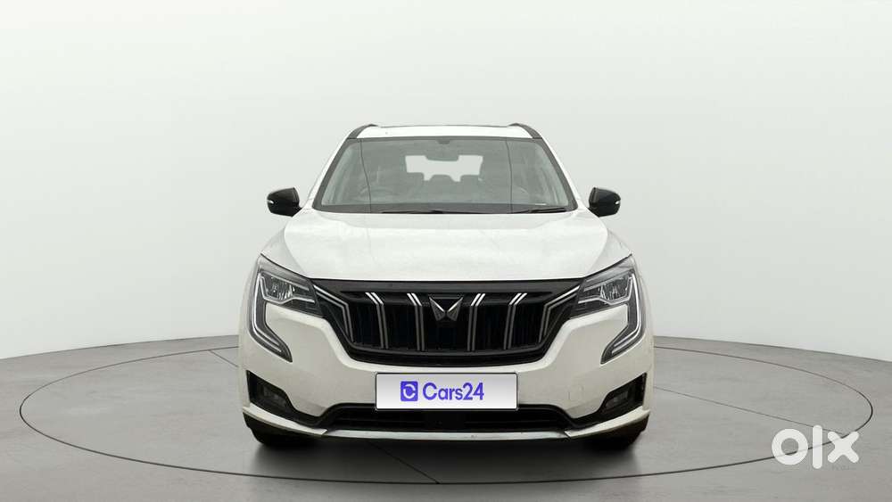 Mahindra Xuv700 2.0 Ax 5 Petrol Mt 7 Str, 2025, Petrol