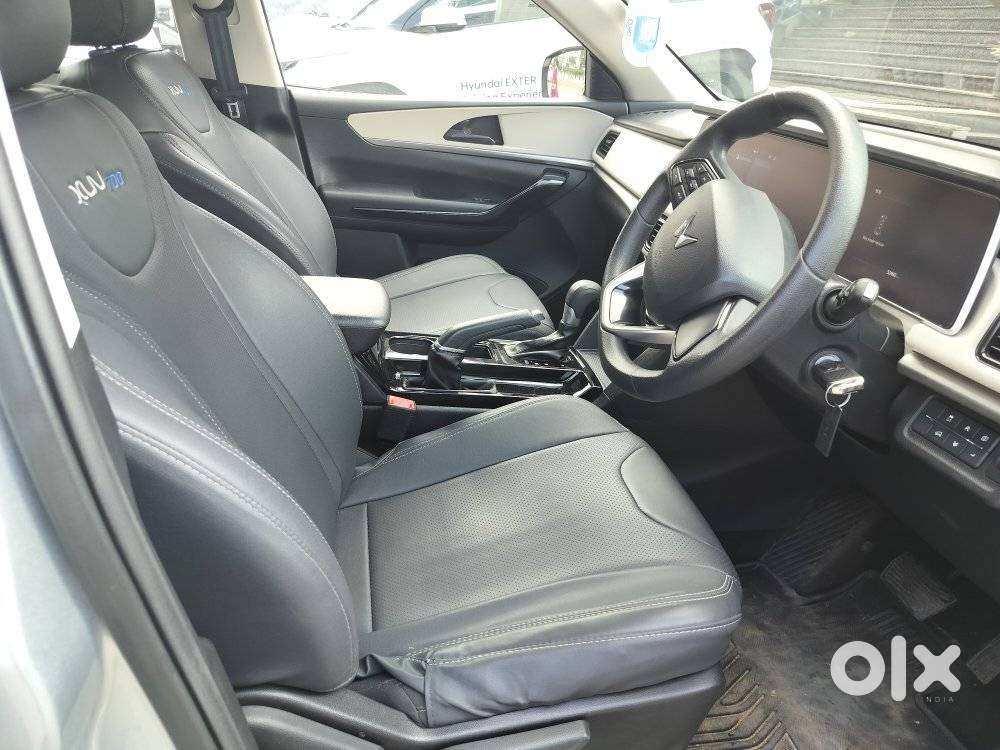 Mahindra Xuv700 2.0 Ax 5 Petrol At Str, 2022, Petrol