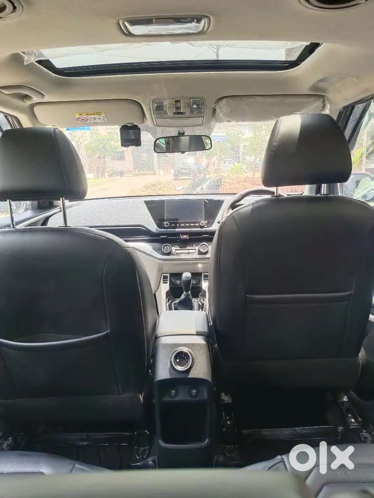 Excellent Condition Kia Carrens