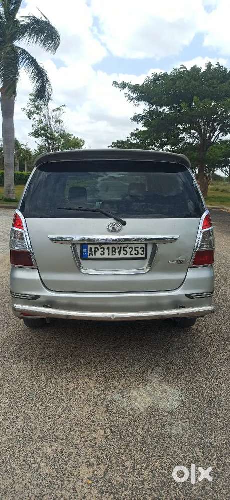 Toyota Innova 2.5 V Top End Model Alloy Wheels, Airbags Super Conditio
