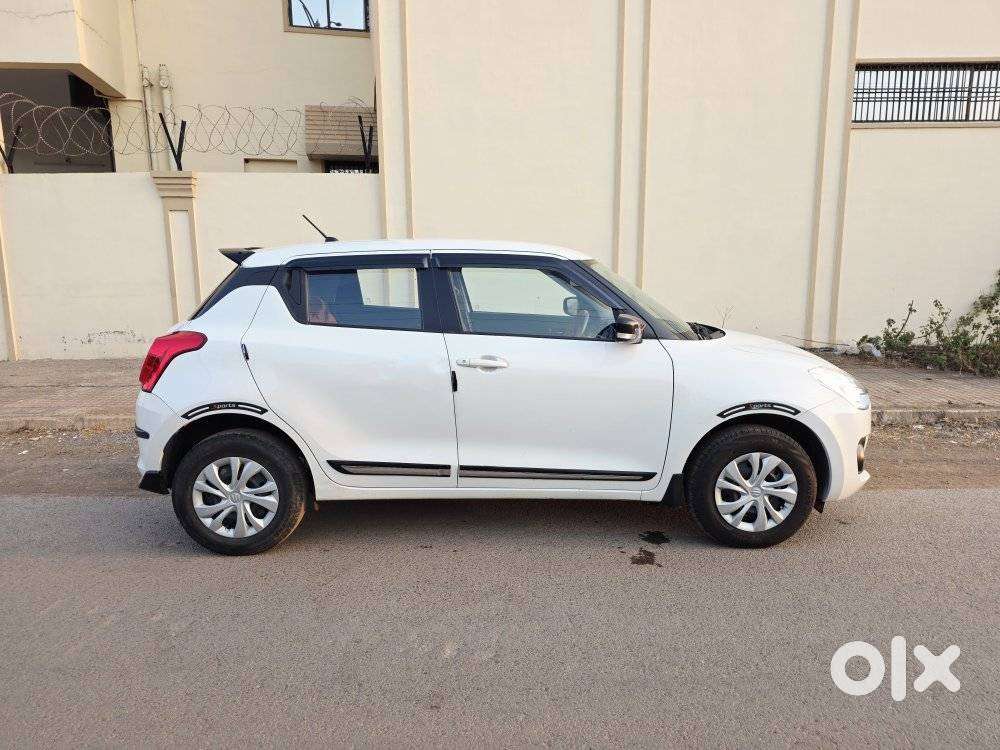 Maruti Suzuki Swift Vxi + Manual, 2023, Petrol