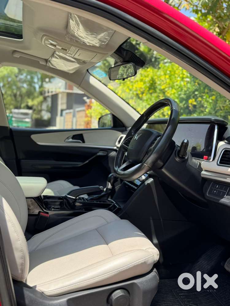 Mahindra Xuv700 2.0 Ax 7 Petrol At Str, 2022, Petrol