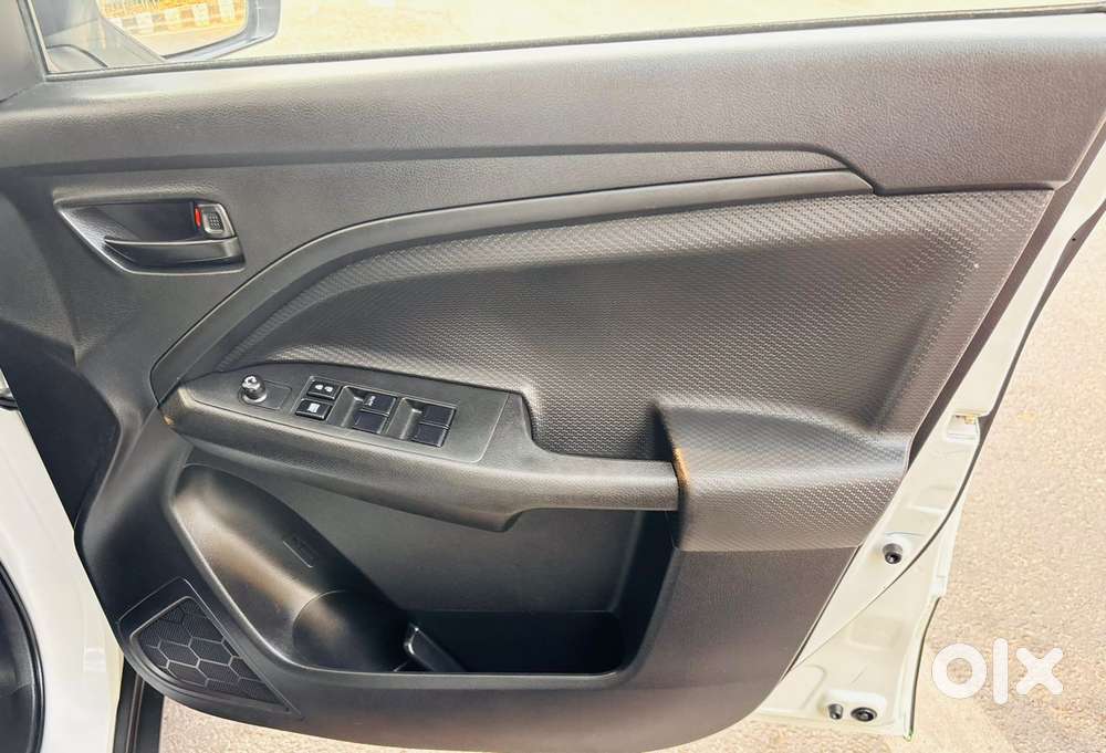 Maruti Suzuki Brezza 1.5 Lxi Smart Hybrid, 2025, Petrol