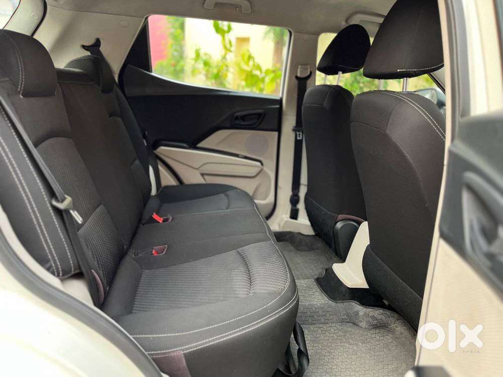 Mahindra Xuv300 W4, 2023, Petrol