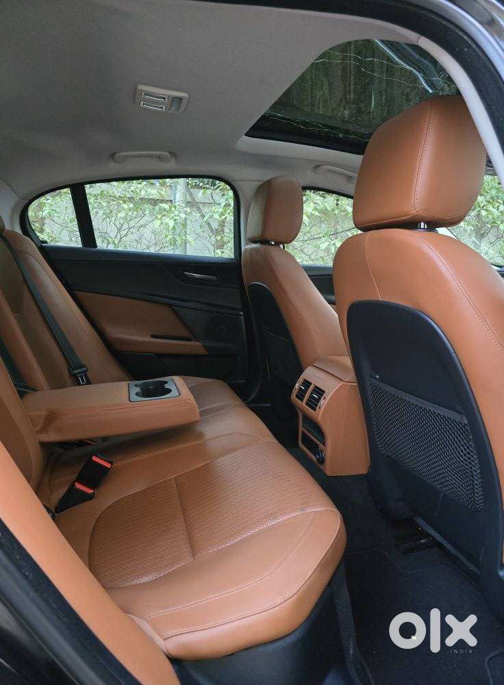 Jaguar Xe Portfolio, 2017, Petrol