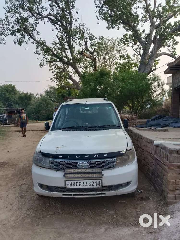 Tata Safari Storme 2013