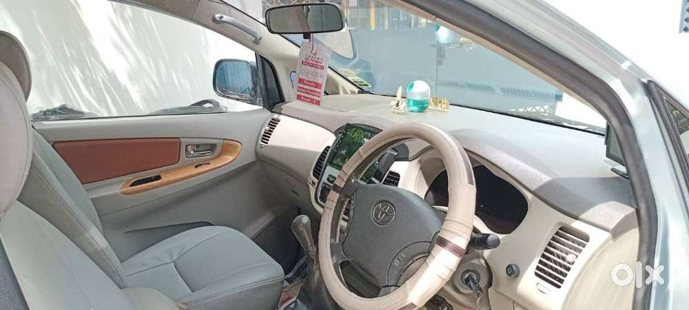 Toyota Innova 2.5v Single Owner December 2009model Fc9-12-29